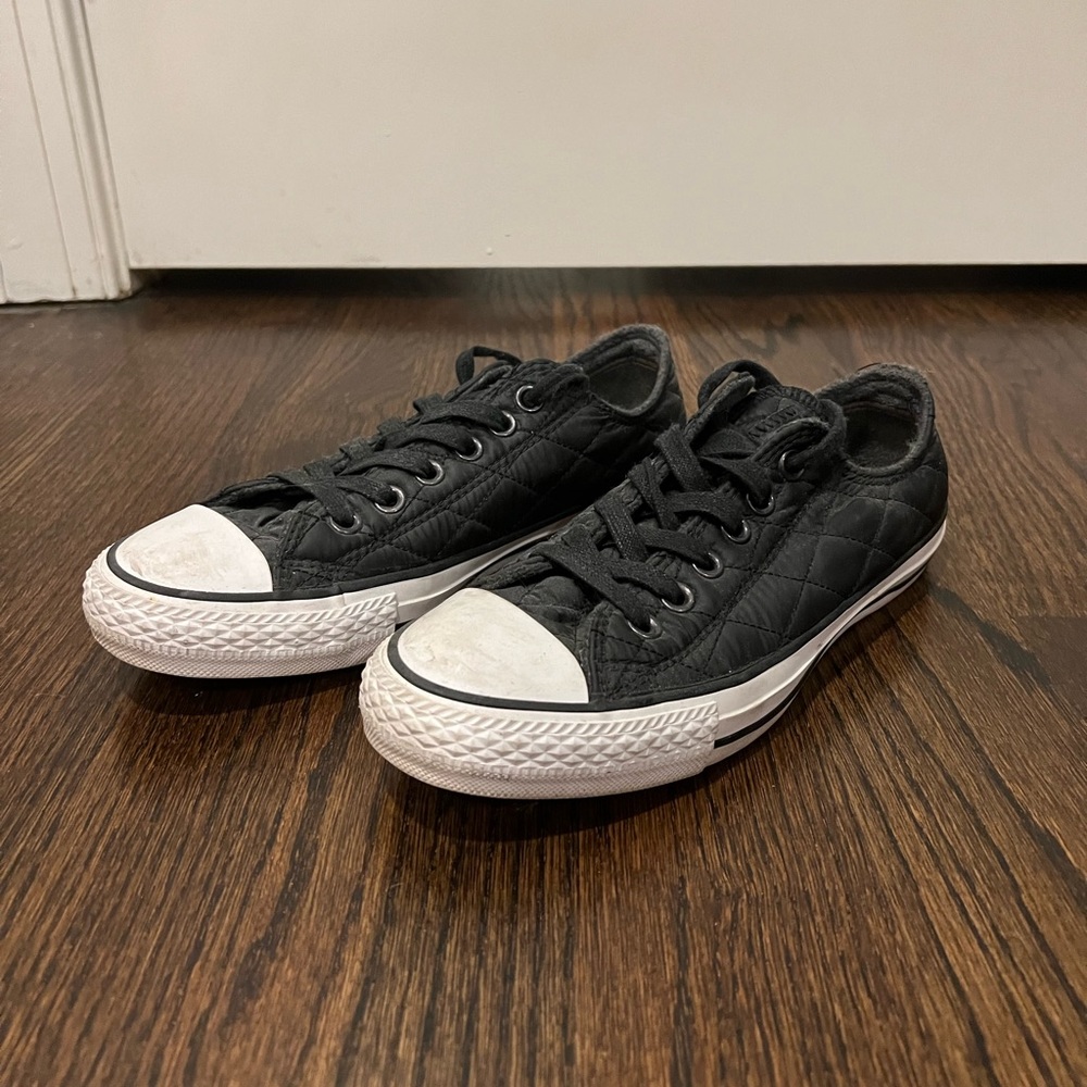Women’s Converse Size 7